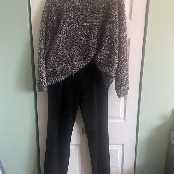 Katsumi Large cozy sweater size Large grey/brown in color - Picture 3 of 4